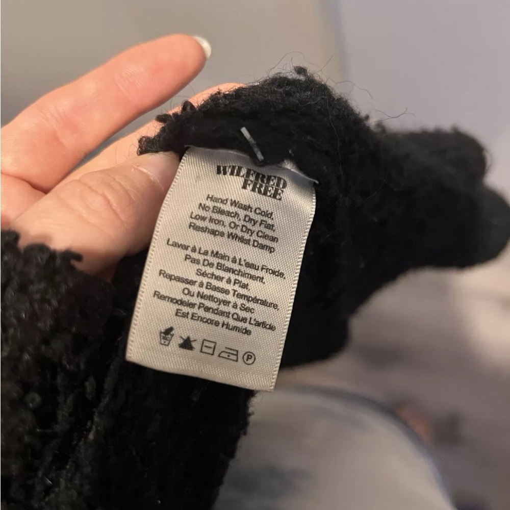 Wilfred Free Sweater Italy Black Thick Warm Cozy Small Read Description View 3